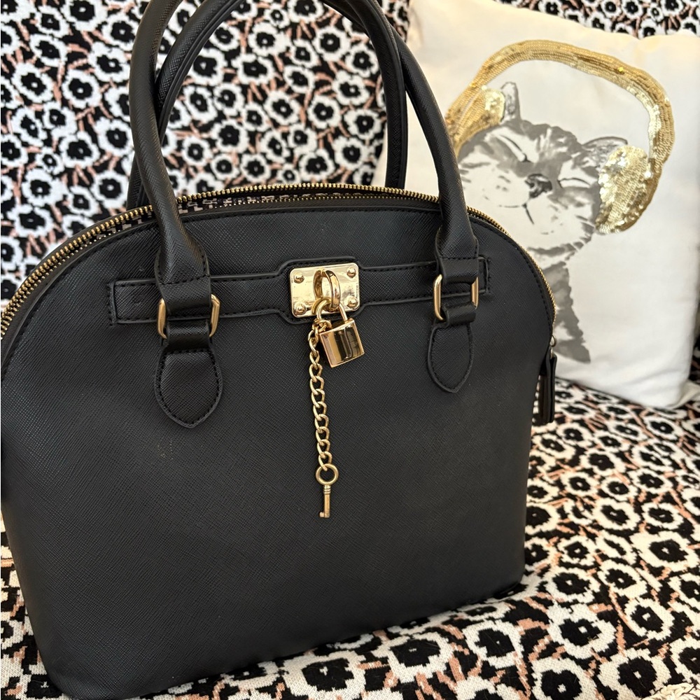Elegant Black Handbag with Gold Accents